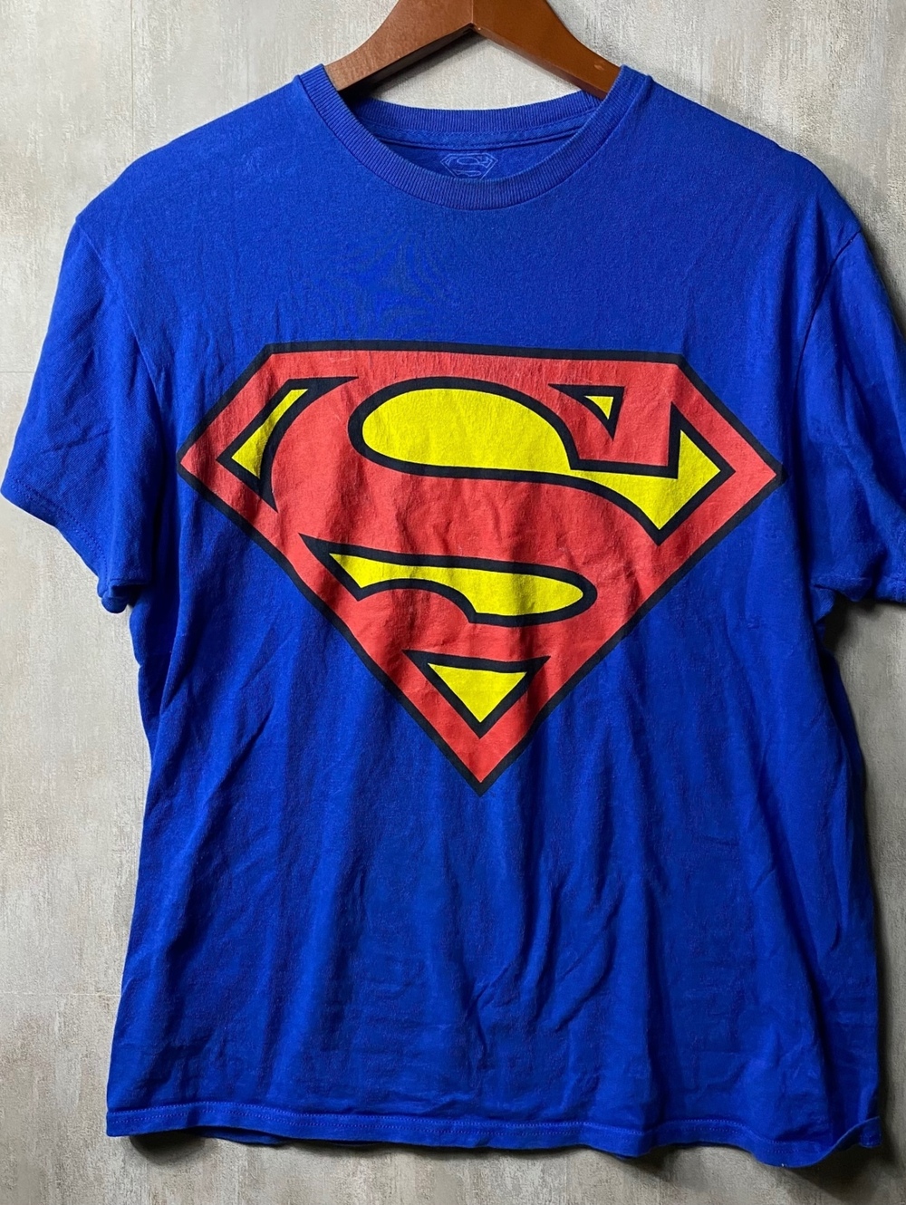 Vintage Style Comics Shield Graphic Tee Royal Blue Mens M Y2K Superhero Shirt